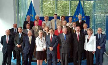 Πρώτη άτυπη συνεδρίαση της νέας Ευρωπαϊκής Επιτροπής υπό τον Ζοζέ Μπαρόζο