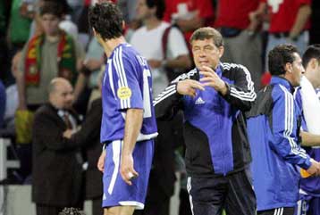 Καμία αλλαγή στις κλήσεις των «ξενιτεμένων» από τον Ρεχάγκελ