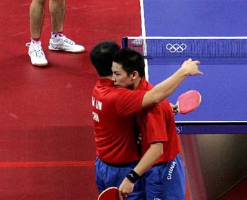 Οι Κινέζοι Μα και Τσεν χρυσοί Ολυμπιονίκες στο διπλό ανδρών του πινγκ πονγκ
