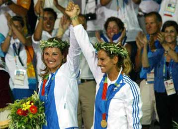 Αποθεώθηκαν Μπεκατώρου και Τσουλφά κατά την απονομή των μεταλλίων