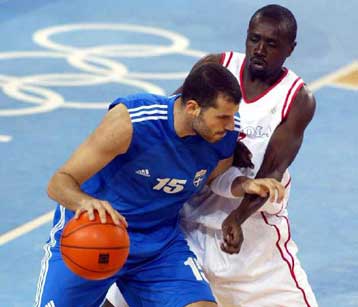 Στην οκτάδα η εθνική μπάσκετ, νίκησε την Αγκόλα 88-56 και περιμένει την Ισπανία