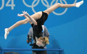 «Αυτοκτόνησε» η Χόρκινα, πέφτοντας από τους κρίκους-Το χρυσό στην 18χρονη Λεπενέκ