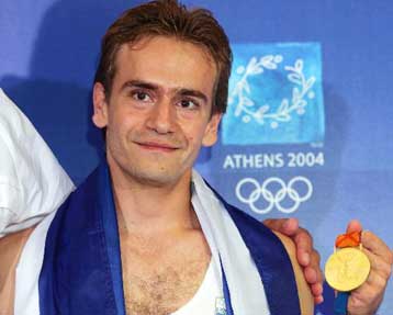 Χρυσοί οι κρίκοι στα χέρια του Ταμπάκου, ανέβηκε στο πρώτο σκαλί του βάθρου