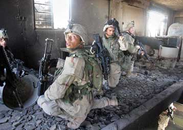 Έξι Αμερικανοί νεκροί στο Ιράκ ενώ οι συγκρούσεις στη Νατζάφ συνεχίζονται