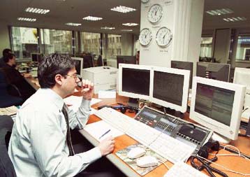 Ελλείμματα και χρέος σπάνε ρεκόρ το 2004