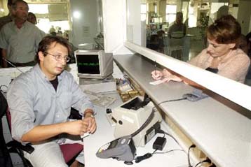 Φόβοι για αύξηση των έμμεσων φόρων και περιορισμένες ελαφρύνσεις