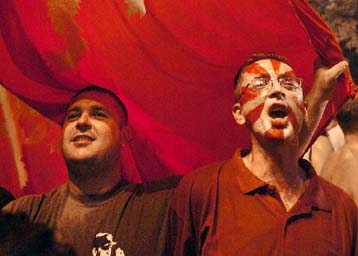 Δημοψήφισμα προωθούν οι πολέμιοι της εκχώρησης εξουσιών στους Αλβανούς της ΠΓΔΜ