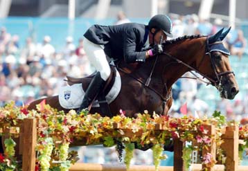 «Καλπάζει» προς τον τελικό της υπερπήδησης εμποδίων ο Αντώνης Πετρής