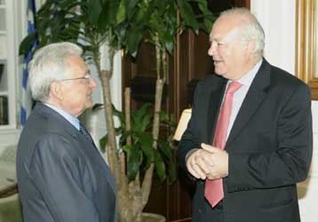 Την ανάγκη συνεργασίας Ελλάδας – Ισπανίας επισήμανε από την Αθήνα ο Ισπανός ΥΠΕΞ