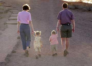 Μόνο σε διαζευγμένους γονείς θα χορηγείται το οικογενειακό επίδομα