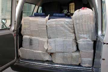 Σχεδόν ένα τόνο κοκαΐνης κατέσχεσαν οι Αρχές στην Καλαμάτα – Επτά συλλήψεις