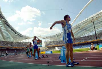 Στα ημιτελικά των 200μ ο Γκούσης και των 1.500μ η Εφεντάκη-Αποκλείστηκε ο Ιακωβάκης