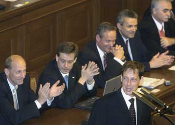 Ψήφο εμπιστοσύνης πήρε η νέα κυβέρνηση της Τσεχίας υπό τον Στάνισλαβ Γκρος