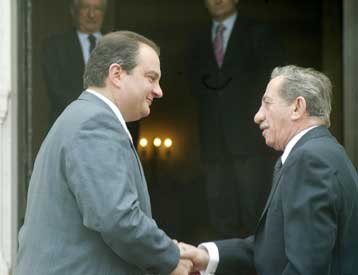 Τη στρατηγική Αθήνας – Λευκωσίας για το Κυπριακό εξετάζουν Καραμανλής και Παπαδόπουλος