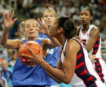 Προσπάθησε, αλλά υπέκυψε η εθνική γυναικών στο μπάσκετ, 102-72 από τις ΗΠΑ