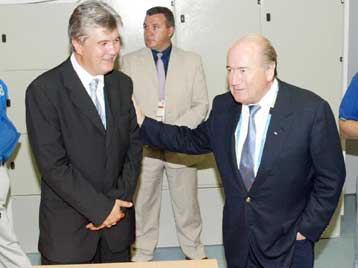 Ικανή για την ανάληψη του Euro 2012 θεωρεί την Ελλάδα ο πρόεδρος της FIFA, Σ.Μπλάτερ