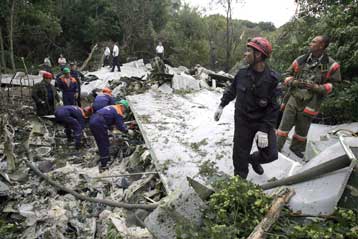 Συνεχίζονται οι έρευνες για τα αίτια της συντριβής των Tupolev