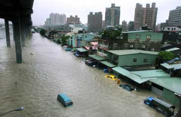 Τόνοι λάσπης έθαψαν χωριό στην Ταϊβάν – Στους 15 οι νεκροί