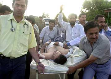 Πέντε νεκροί και 39 τραυματίες από διπλή επίθεση στην Ινδία