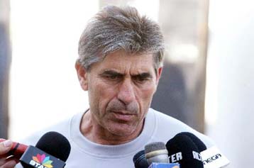 Δεν σκύβουμε το κεφάλι, δηλώνει ο Αναστασιάδης – Προβληματισμός στους οπαδούς