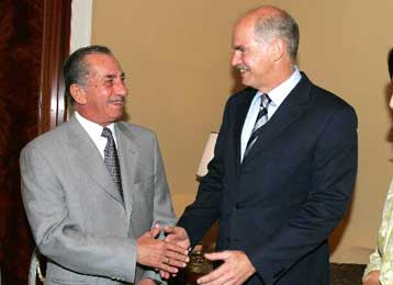 Τις εξελίξεις στο Κυπριακό συζήτησαν ο Τάσσος Παπαδόπουλος και ο Γιώργος Παπανδρέου