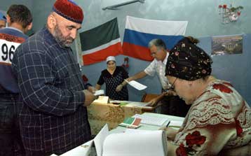 Ανδρας ανατινάχθηκε έξω από εκλογικό κέντρο στην Τσετσενία