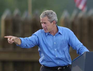 Η θητεία του Τζ.Κέρι στο Βιετνάμ ήταν πιο ηρωική από τη δική μου, παραδέχτηκε ο Μπους