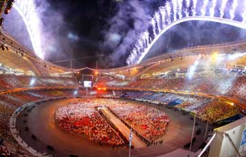 Εγκωμιαστικά σχόλια των διεθνών πρακτορείων ειδήσεων για την Τελετή Λήξης των Αγώνων