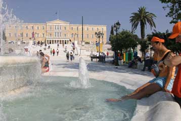 Μπουλντόζες ξανά σε πέντε πλατείες της Αθήνας