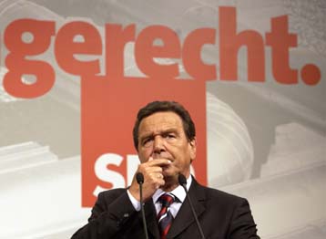 Νέες μαζικές διαδηλώσεις στη Γερμανία κατά των κοινωνικών μεταρρυθμίσεων Σρέντερ