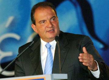 Με ευχαριστίες στην κυβέρνηση Σημίτη το διάγγελμα Καραμανλή μετά τους Αγώνες