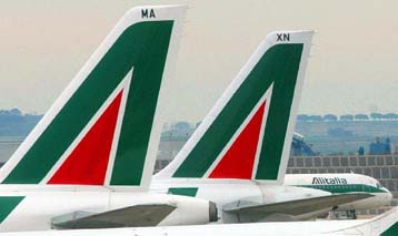 Σε περικοπή έως και 7.500 θέσεων εργασίας προσανατολίζεται η Alitalia