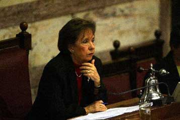 Αιχμές για το κόστος των Αγώνων και τους «δικαιούχους» των επαίνων στη Βουλή