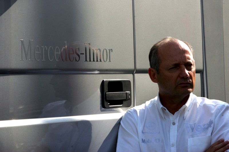 «Προς όφελος της Ferrari οι νέοι κανονισμοί» δηλώνει ο R.Dennis