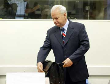 Ολοκλήρωσε την προκαταρκτική δήλωση υπεράσπισής του ο Σλόμπονταν Μιλόσεβιτς