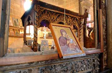 Πλήθος Ελληνοκυπρίων στην κατεχόμενη Μόρφου για τη γιορτή του Αγίου Μάμαντος