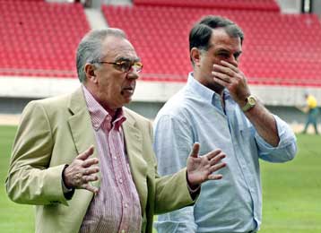 Στον Ρέντη ο Κόκκαλης, στην Κύπρο ο Ολυμπιακός