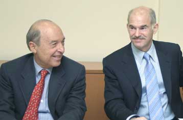 Ανοιγμα του Γιώργου Παπανδρέου προς τον Κώστα Σημίτη