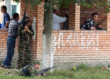 Στους 354 οι όμηροι που κρατούνται σε σχολείο της βόρειας Οσετίας