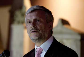 Θετικός ο Τατούλης στην πρόταση Αλαβάνου για εμφάνιση παράστασης των Μαρμάρων στο ευρώ