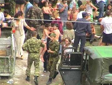 Εισβολή των ρωσικών δυνάμεων στο μοιραίο σχολείο στη Β.Οσετία, μετά από πυρά Τσετσένων