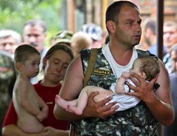 Πάνω από 1.000 οι όμηροι των Τσετσένων στο σχολείο της Β.Οσετίας