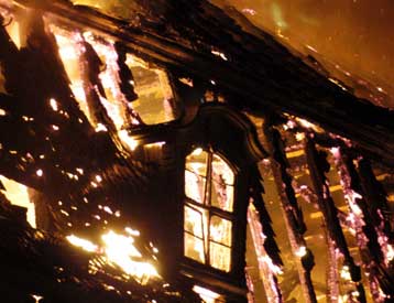 Πυρκαγιά σε ιστορική βιβλιοθήκη της Γερμανίας κατέκαψε 30.000 μοναδικά βιβλία