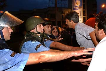 Στις 7 Νοεμβρίου το δημοψήφισμα για την παραχώρηση εξουσιών στους Αλβανούς της ΠΓΔΜ