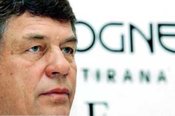 Καινούργια σελίδα γυρίζει στα Τίρανα η εθνική ανδρών, τονίζει ο Ρεχάγκελ