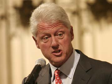 Σε επέμβαση μπάι-πας θα υποβληθεί ο τέως πρόεδρος των ΗΠΑ, Μπιλ Κλίντον