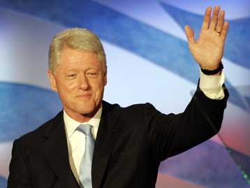 Σε τετραπλό μπαϊπάς θα υποβληθεί ο Μπιλ Κλίντον