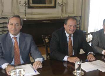 Περιορισμένες παροχές και φοροελαφρύνσεις στο «πακέτο Καραμανλή» εν όψει ΔΕΘ