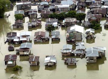 Στους 100 οι νεκροί και 83 αγνοούμενοι από τις ραγδαίες βροχές στη νοτιοδυτική Κίνα