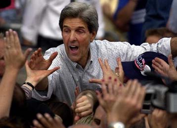 «Τονωτική ένεση» στην προεκλογική εκστρατεία Κέρι ζητούν στελέχη των Δημοκρατικών